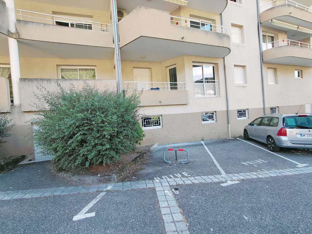 Parking à VALS-LES-BAINS