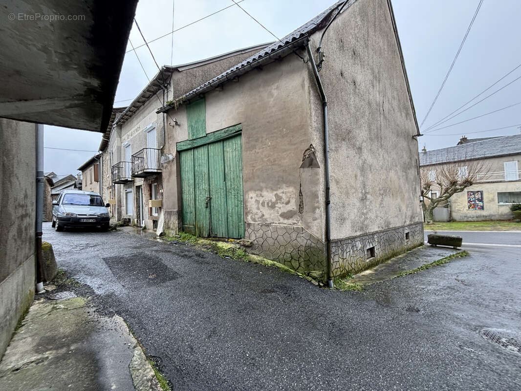 Parking à DURENQUE