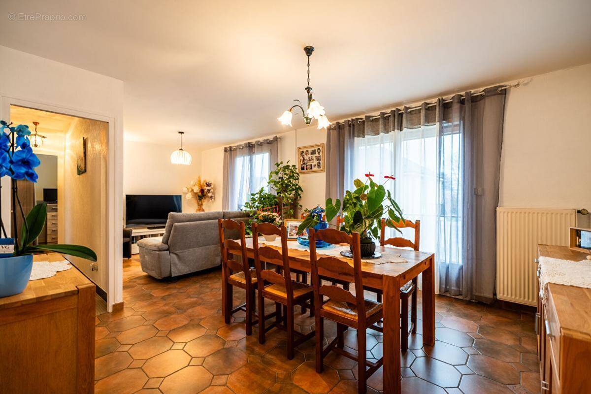 Maison à VARENNES-VAUZELLES