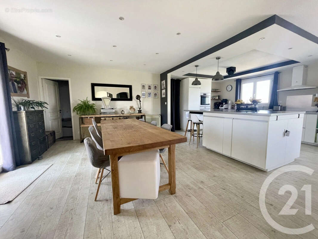 Maison 154 m² à L'isle-Jourdain  - photo 5