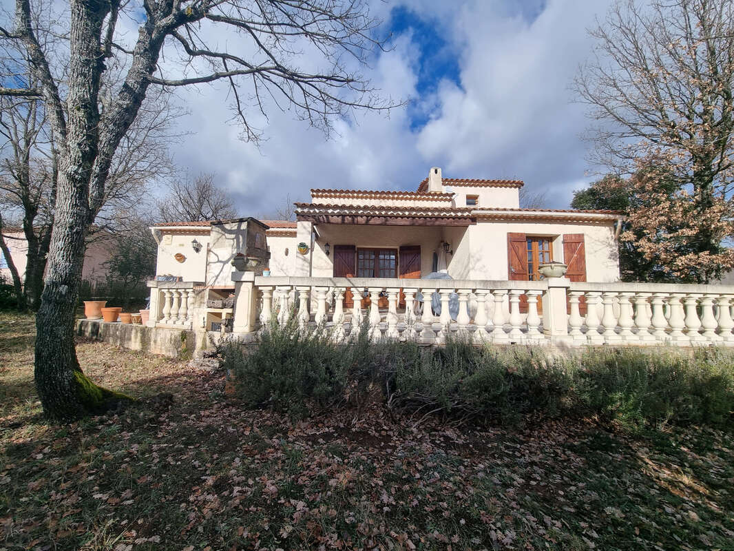 Appartement à REGUSSE