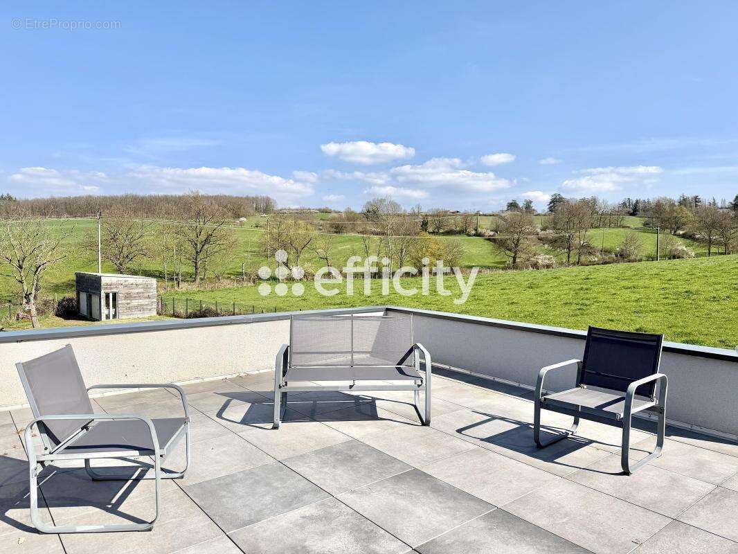 Maison à LA FOUILLOUSE