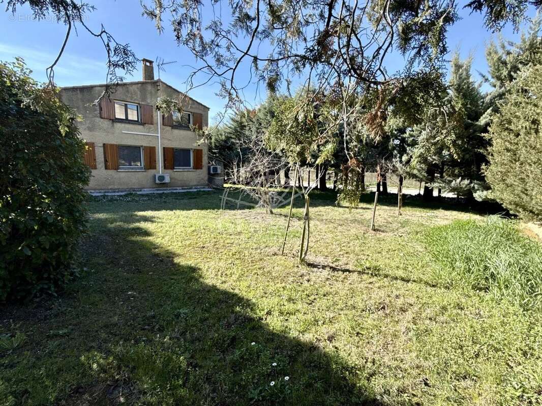 L’Isle-sur-la-Sorgue – Maison familiale avec jardin, garage et terrain piscinable - photo 11