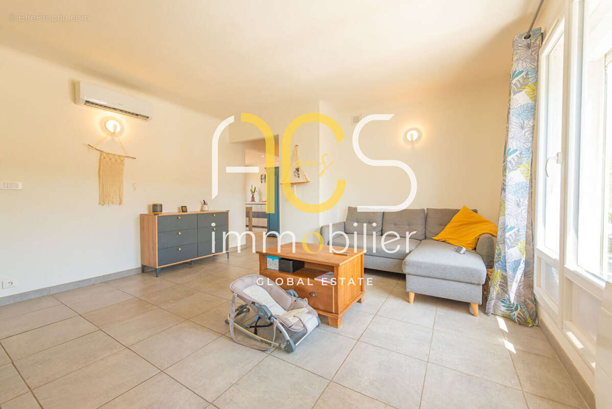 Appartement à CHATEAUNEUF-LES-MARTIGUES