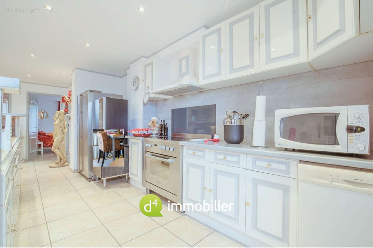 Appartement à MARSEILLE-1E