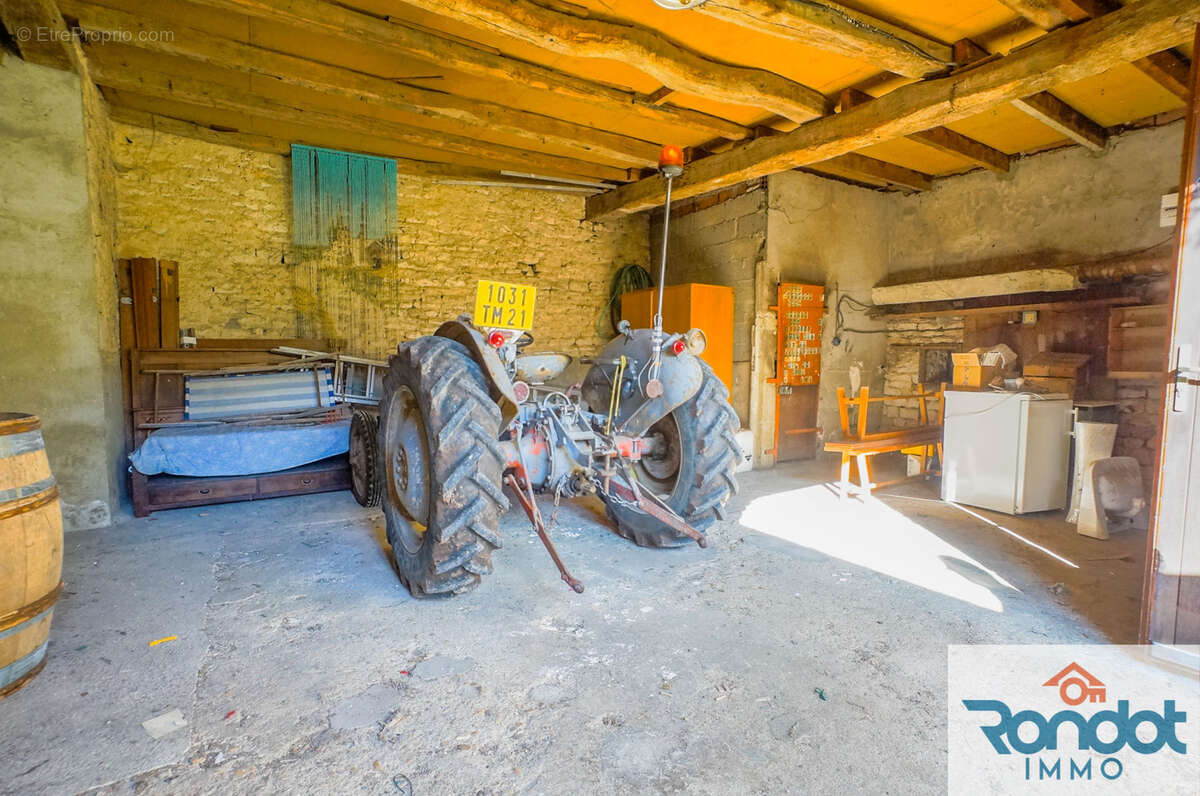 Maison à COURTIVRON