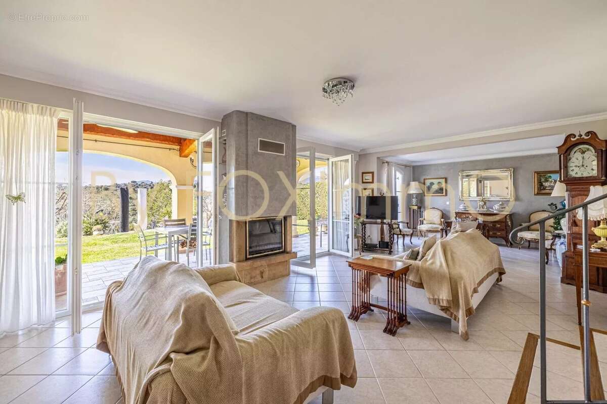 Sur la Côte d'Azur, Villeneuve limite Biot ,Parc de Vaugrenier, calme , piscine , jardin, garage - photo 17