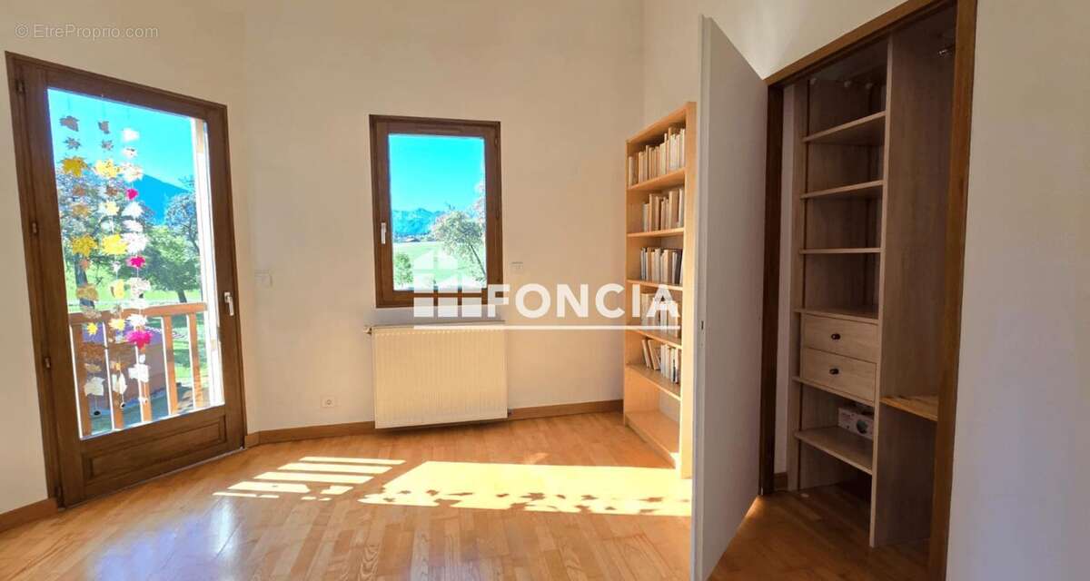 Maison à LA ROCHE-SUR-FORON