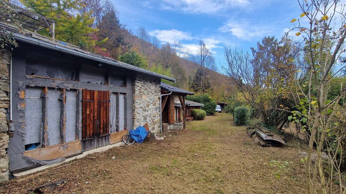 Maison de caractère avec gîte et dépendance - photo 16