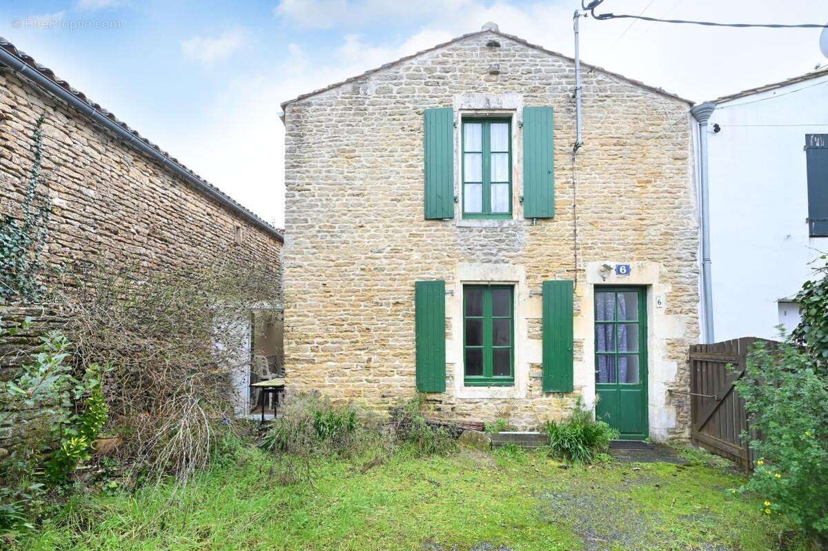 Maison à LES PORTES-EN-RE