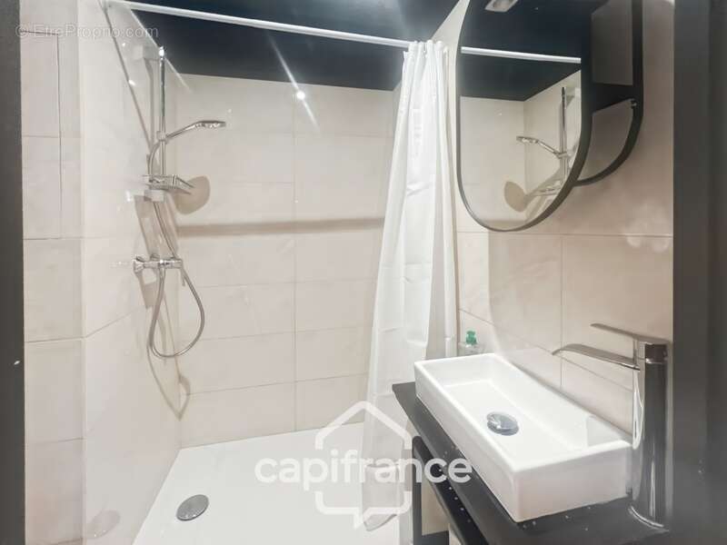 Commerce à LA LONDE-LES-MAURES