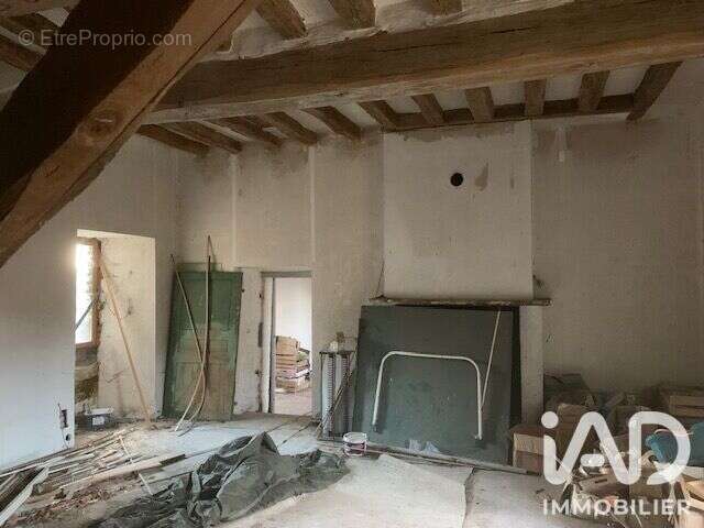 Appartement 327 m² à Cernusson  - photo 7