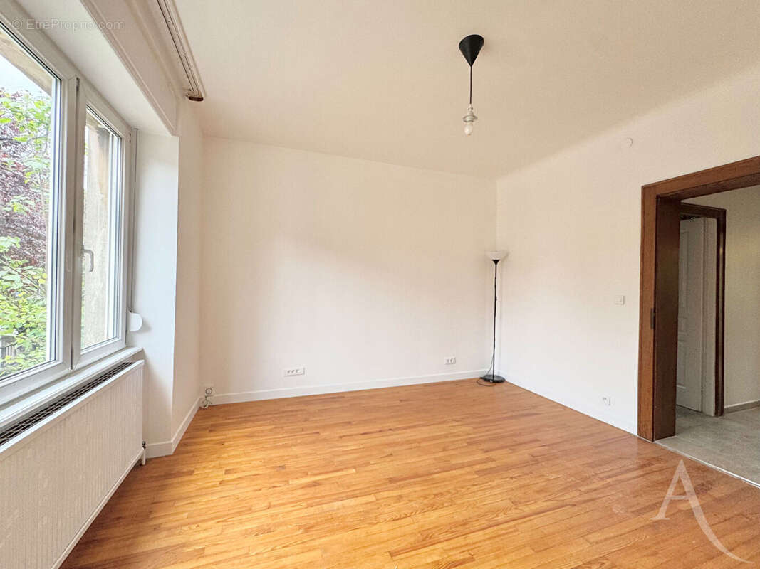 Lumineux T3 rénové avec son garage, son balcon, sa cave au coeur de Thionville - photo 8
