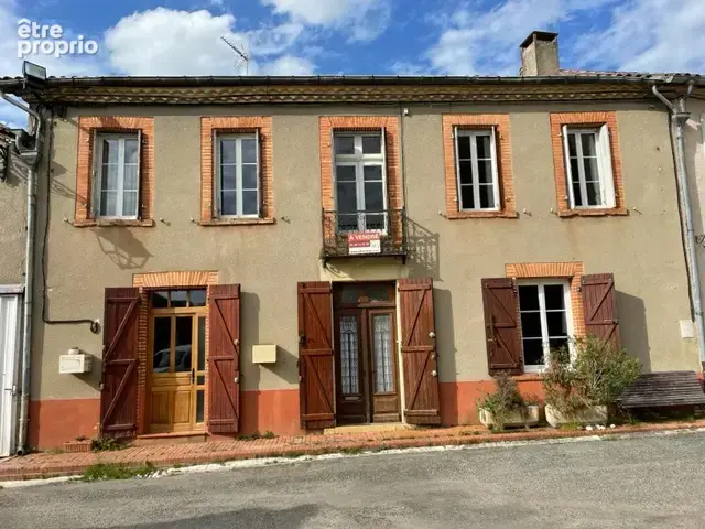 Simorre, maison de village de 220m2 avec jardinet/cour de 90 m2 - photo 1