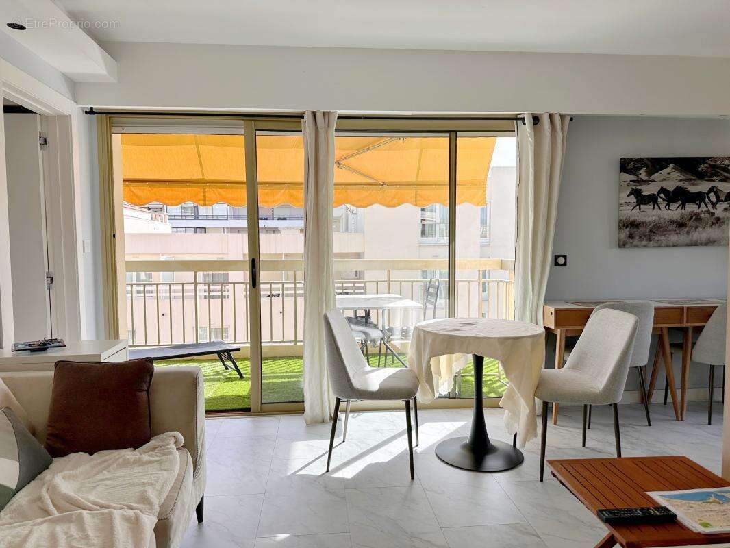  À Vendre 3P, 45m2 avec terrasse plein sud –  Cannes Banane, face au Carlton  - photo 3