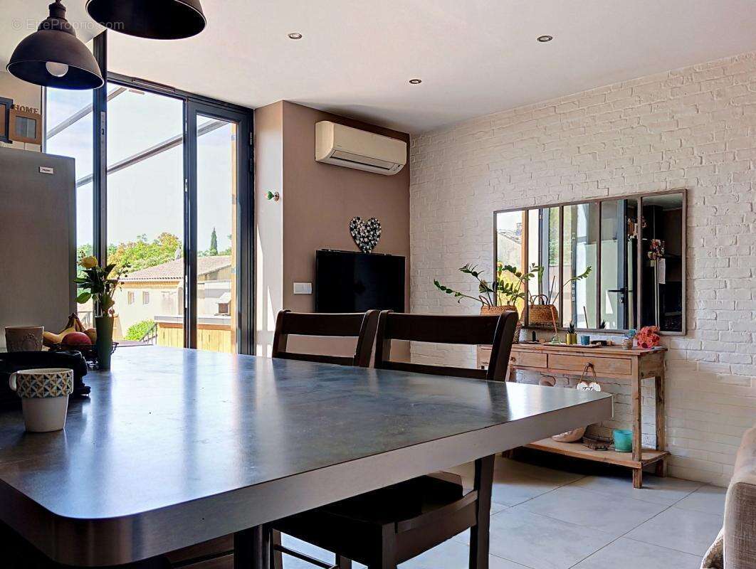 Appartement à PERNES-LES-FONTAINES