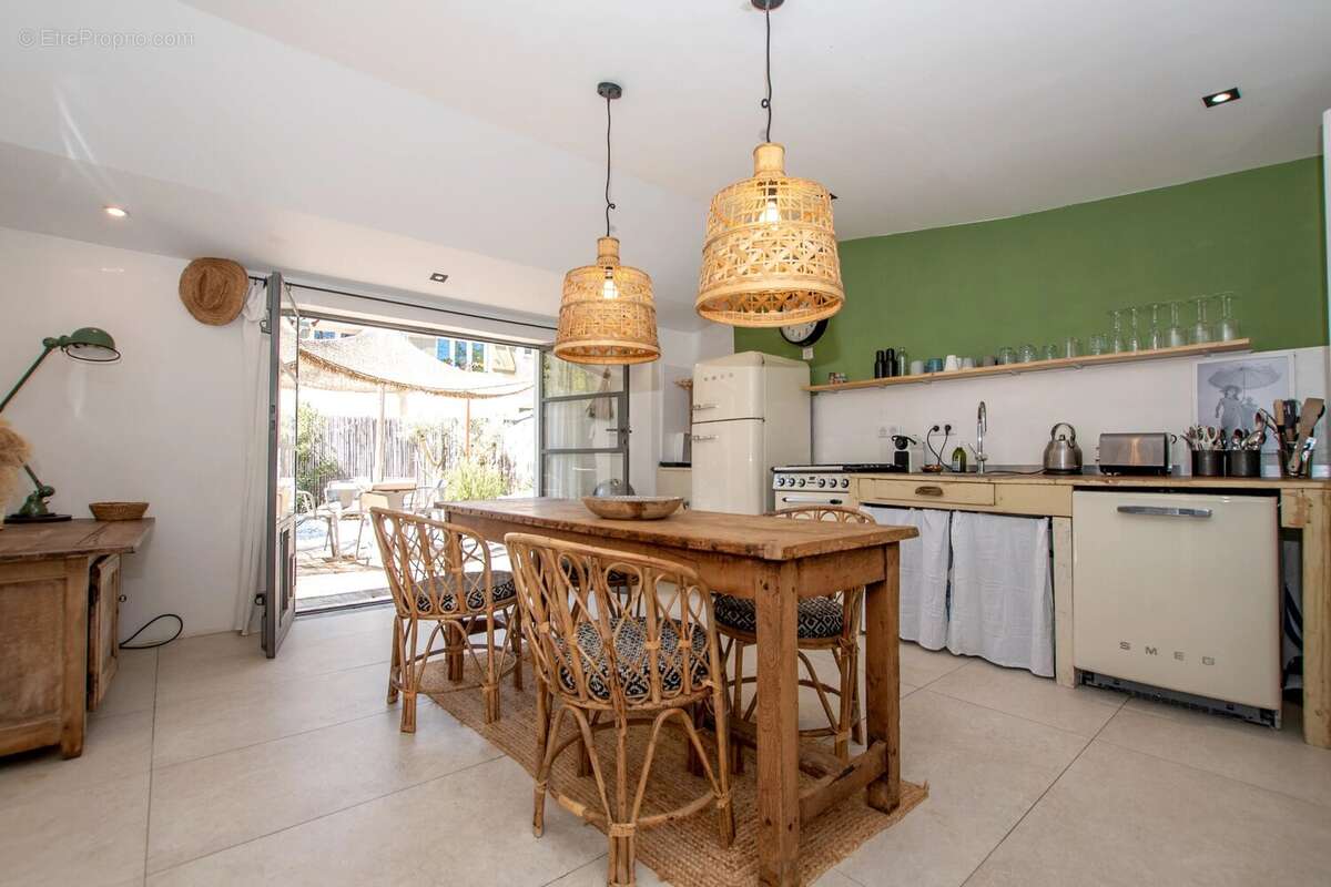 Maison à CHATEAUNEUF-GRASSE