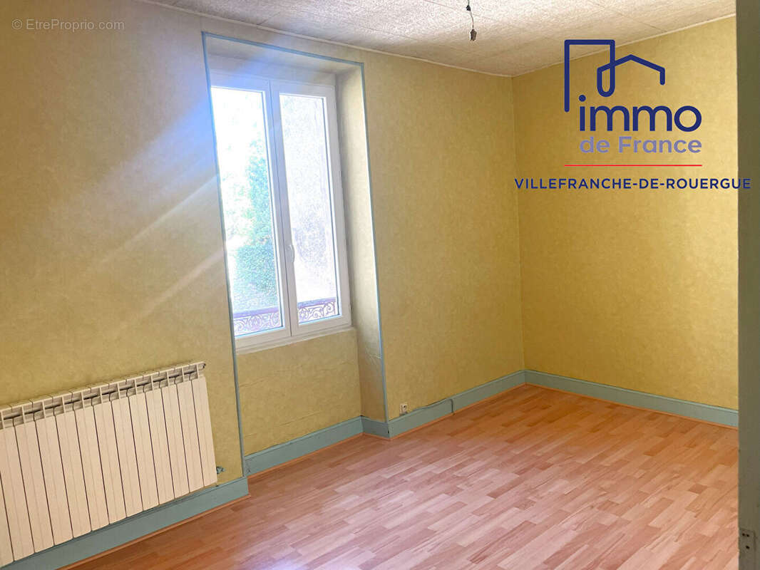 Immeuble avec parking, double garage et jardin - photo 5