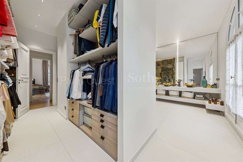 Appartement à PARIS-16E