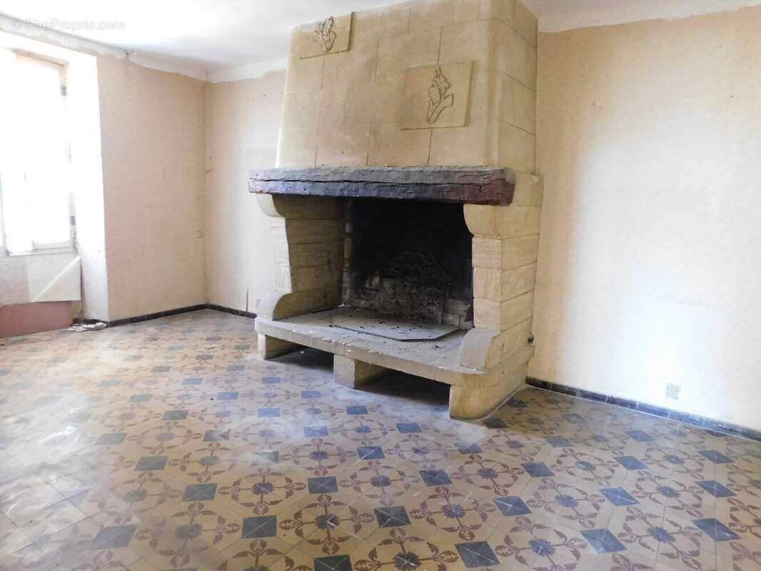 Maison à MOURIES