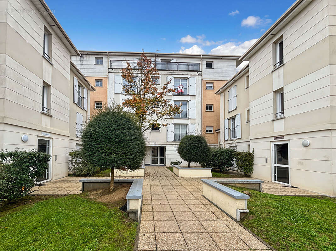 Appartement à SAVIGNY-LE-TEMPLE