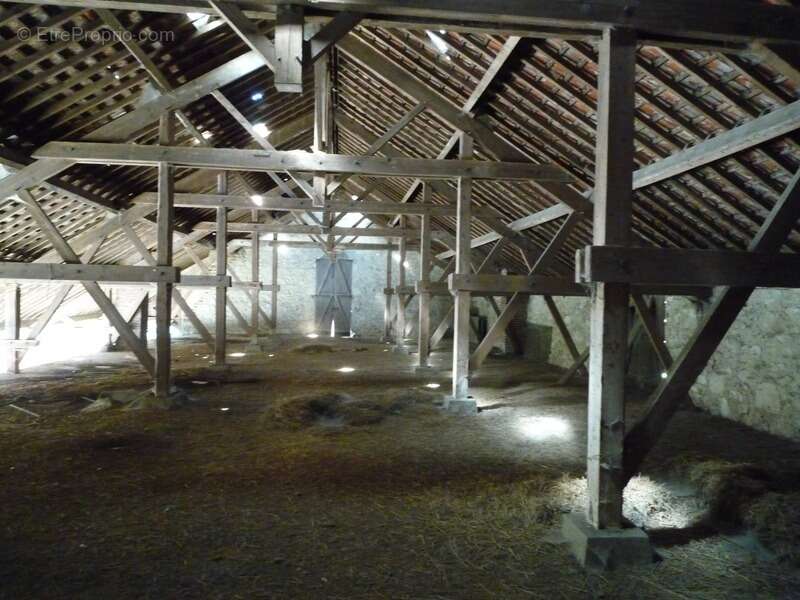 Maison à COUCY-LE-CHATEAU-AUFFRIQUE