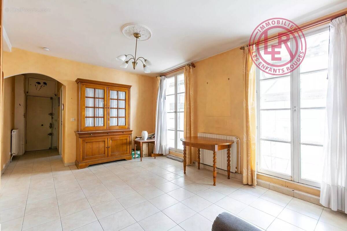 Appartement à PARIS-3E