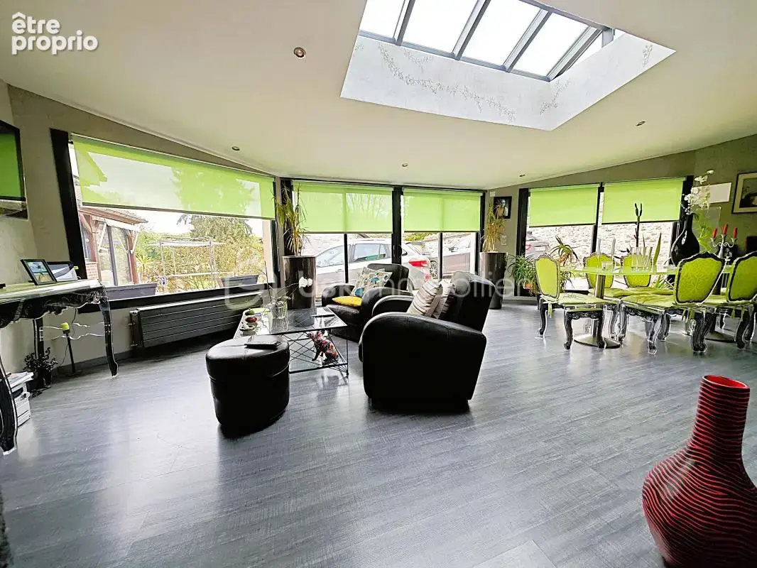 À 10 minutes de RAMBOUILLET, propriété de 220 m² habitable sur terrain de 940 m² avec une magnifique piscine de 5 M par 10 M - photo 11