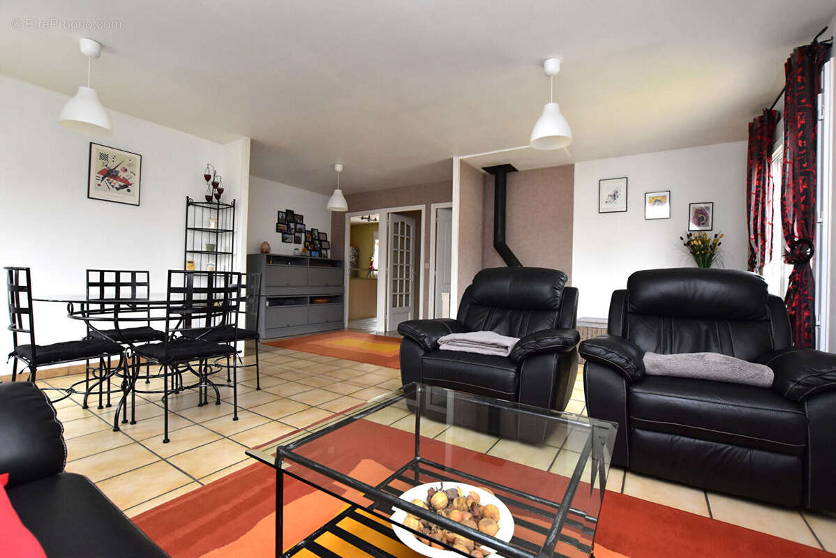 Maison à BRIVES-CHARENSAC