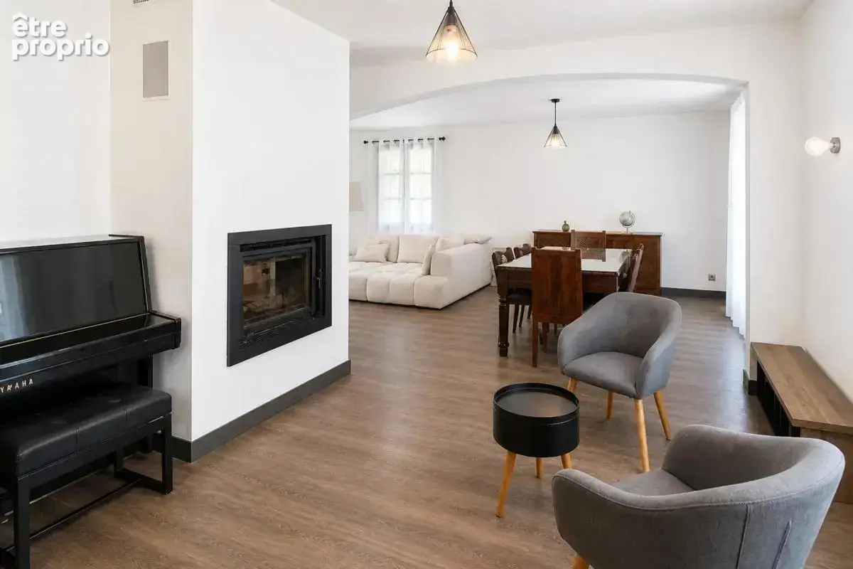 Maison de 9 pièces de 183 m² à Linars - photo 2