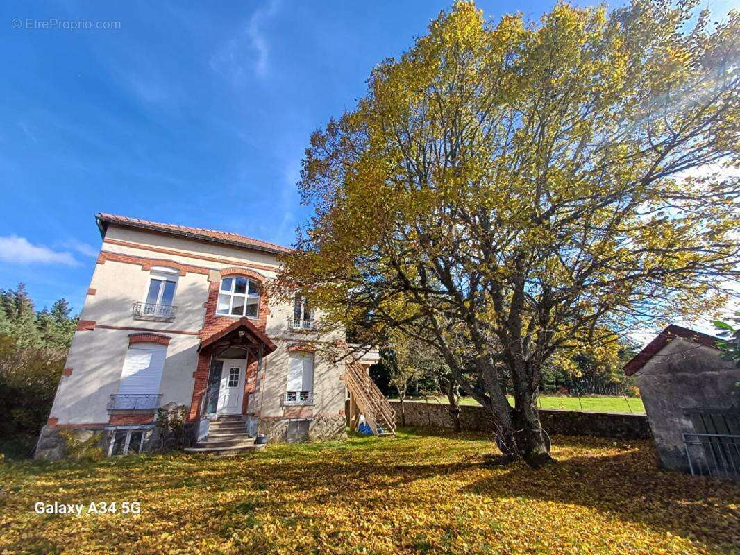 Maison à SAINT-AGREVE