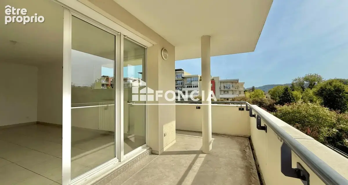 Appartement T3 avec terrasse et garage - photo 3
