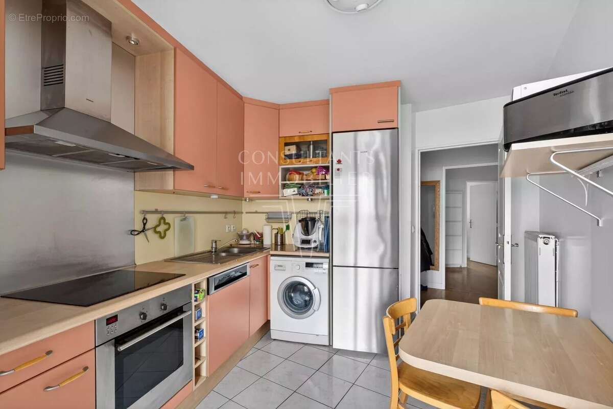 Appartement à COURBEVOIE