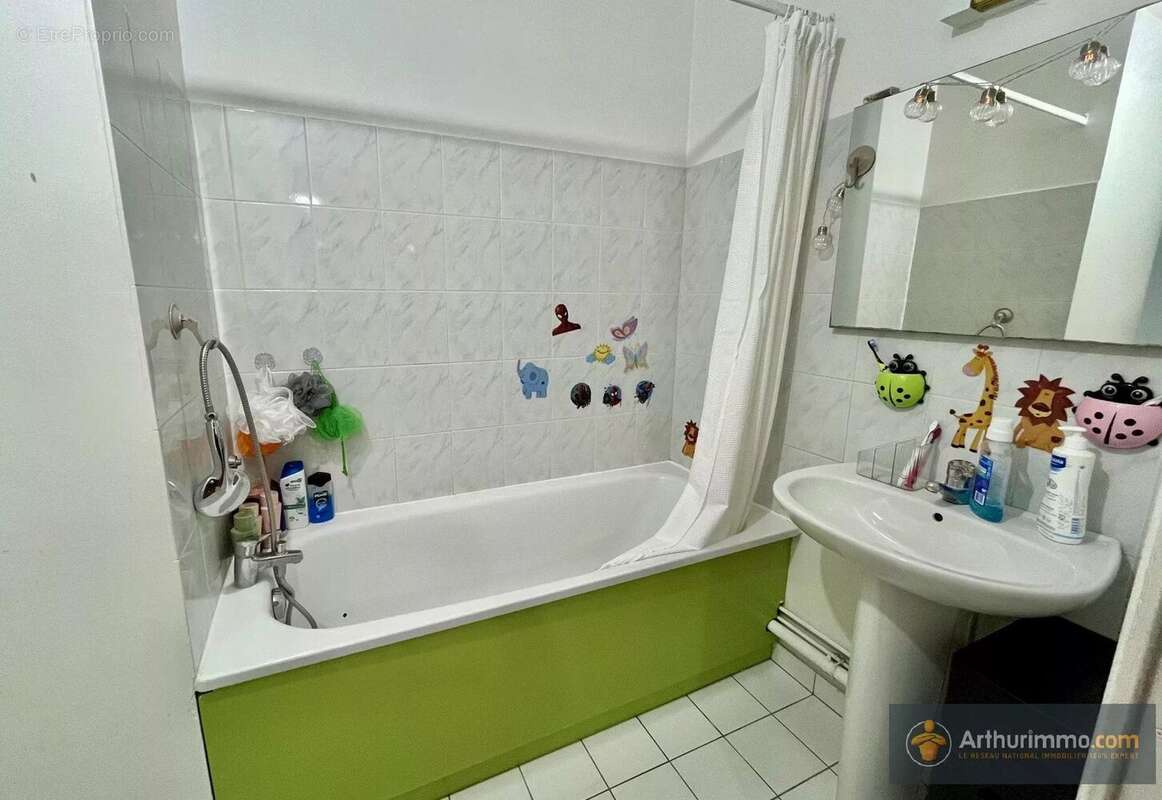 Appartement à LES PAVILLONS-SOUS-BOIS