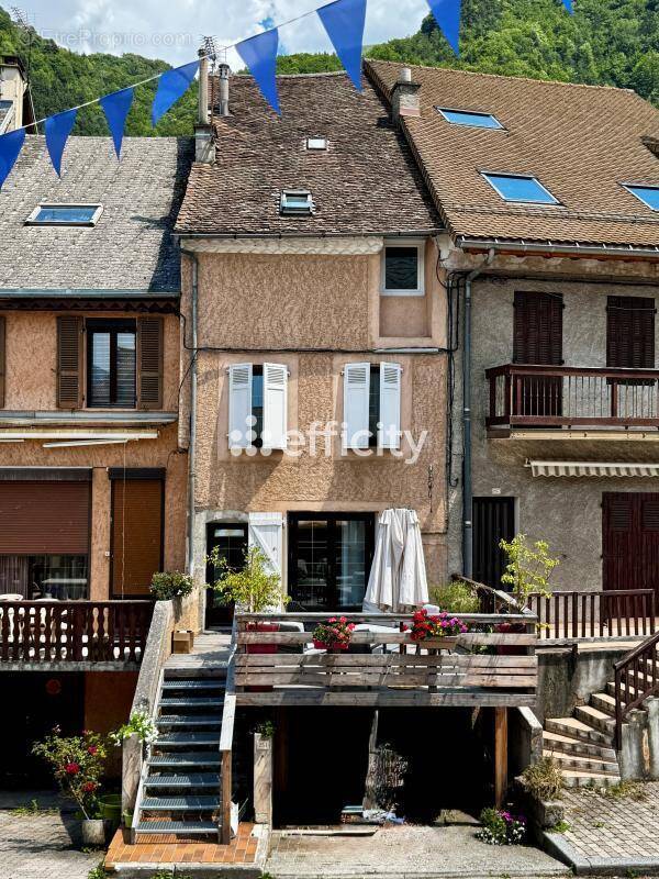Maison à CORPS
