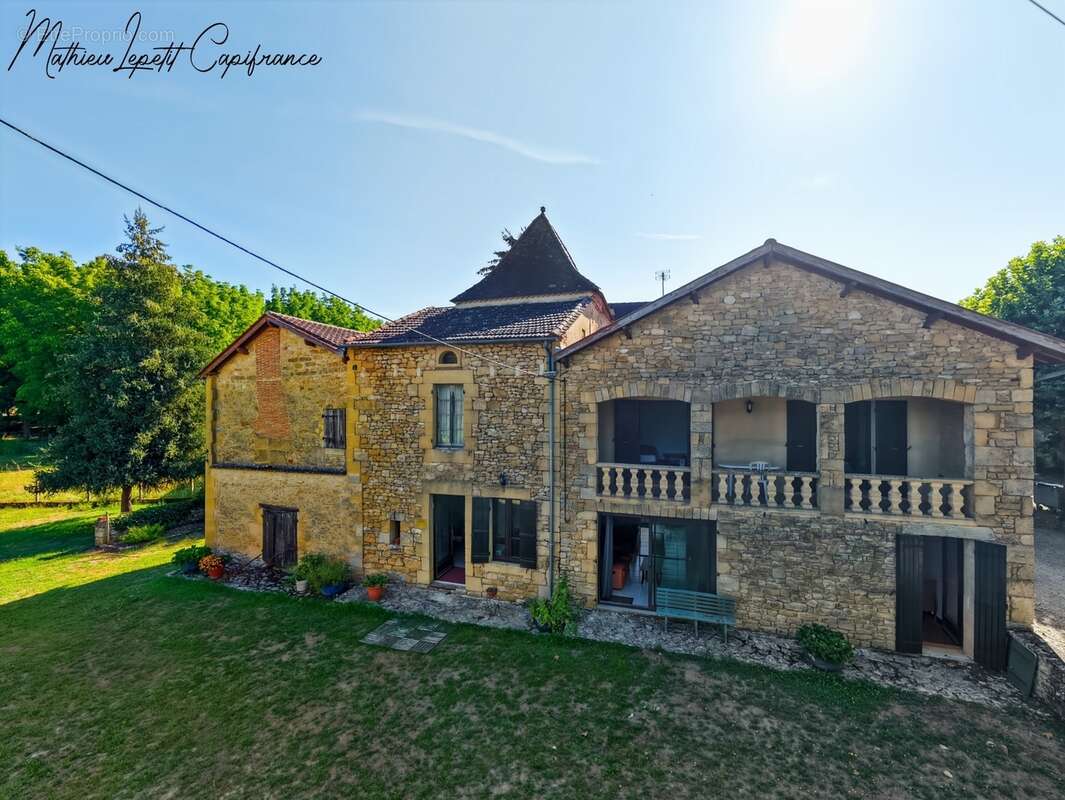A vendre Maison en pierre de caractère de 240 m², pigeonnier, ancien séchoir à tabac et terrain clos de 2 065 m² – Lalinde 24150 - photo 25