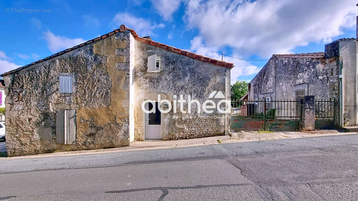 Maison à CHENAC-SAINT-SEURIN-D&#039;UZET