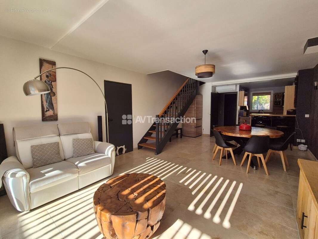 Maison à ROQUEBRUNE-SUR-ARGENS