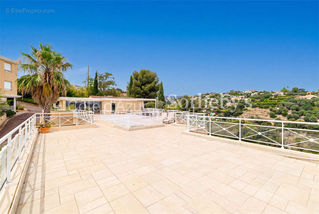 Duplex avec jardin, piscine et vue panoramique sur la mer sur les hauteurs de Nice - photo 3