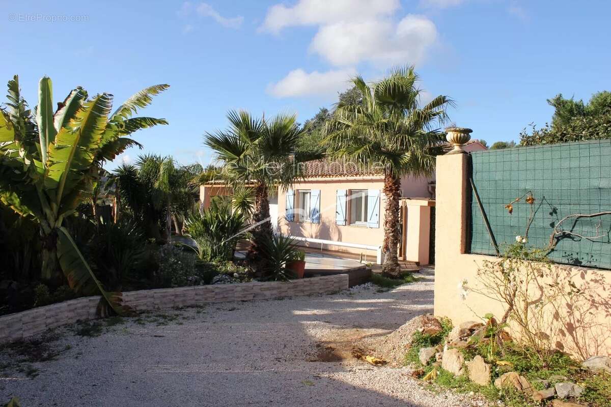 Maison à BORMES-LES-MIMOSAS