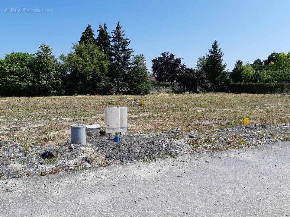 Terrain à VERMELLES