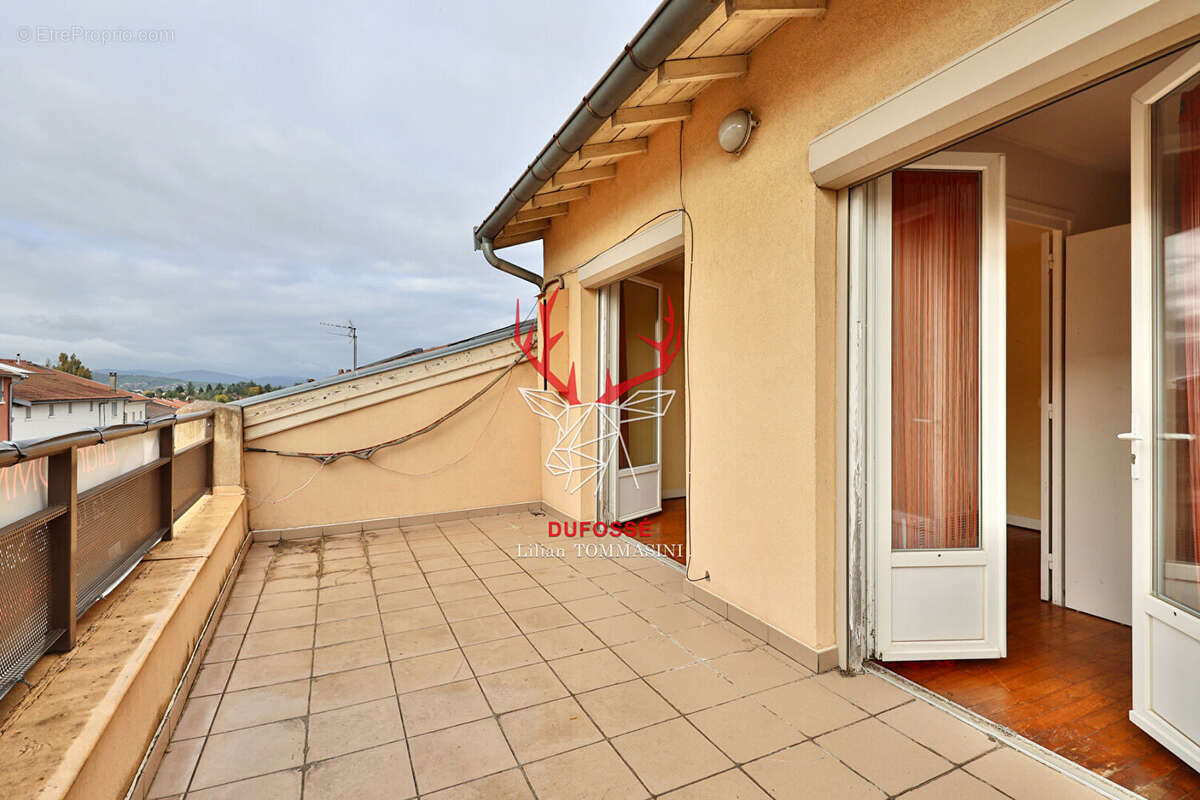 Appartement à LA TOUR-DE-SALVAGNY