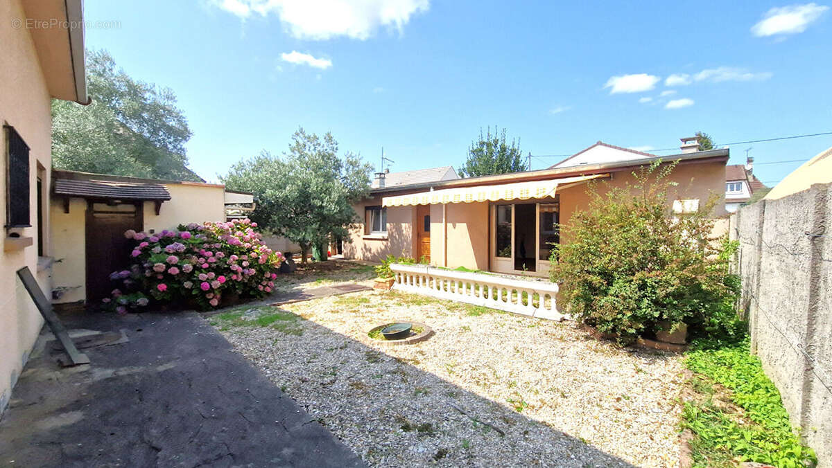 Maison à PARAY-VIEILLE-POSTE