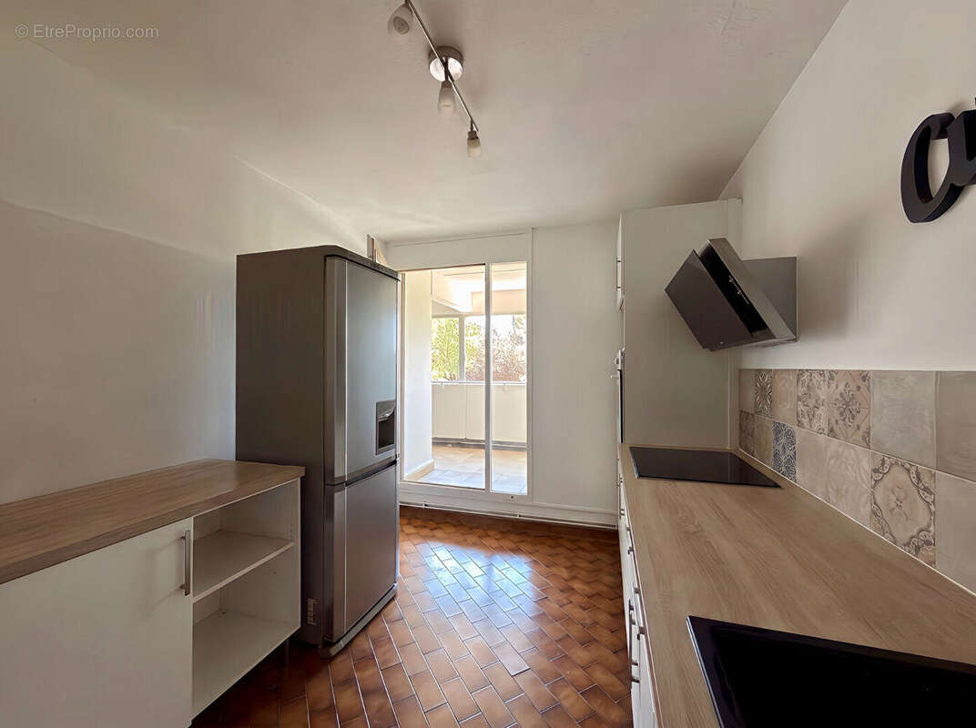 Aix-en-Provence OUEST - Appartement T4 de 80 m² avec terrasse, cave et ascenseur - photo 2