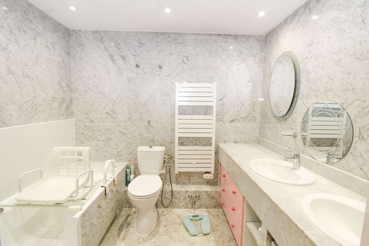 Appartement à MANDELIEU-LA-NAPOULE