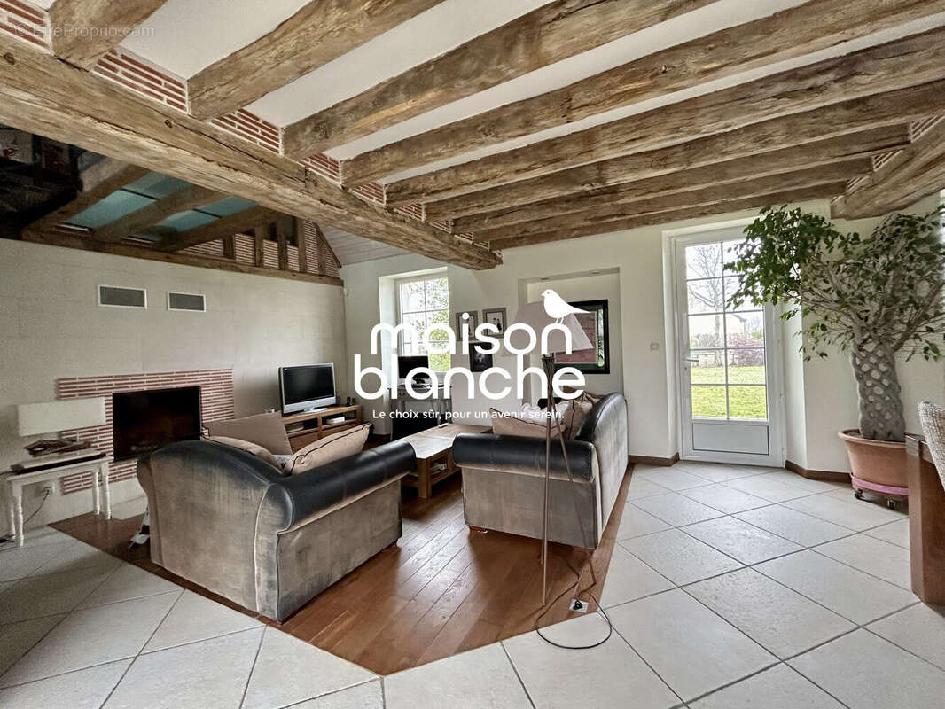 Maison à PELLOUAILLES-LES-VIGNES