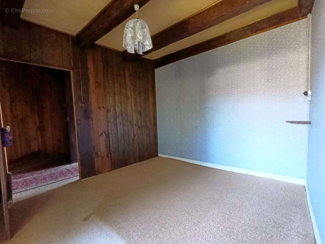 Maison à SAINT-YRIEIX-LA-MONTAGNE