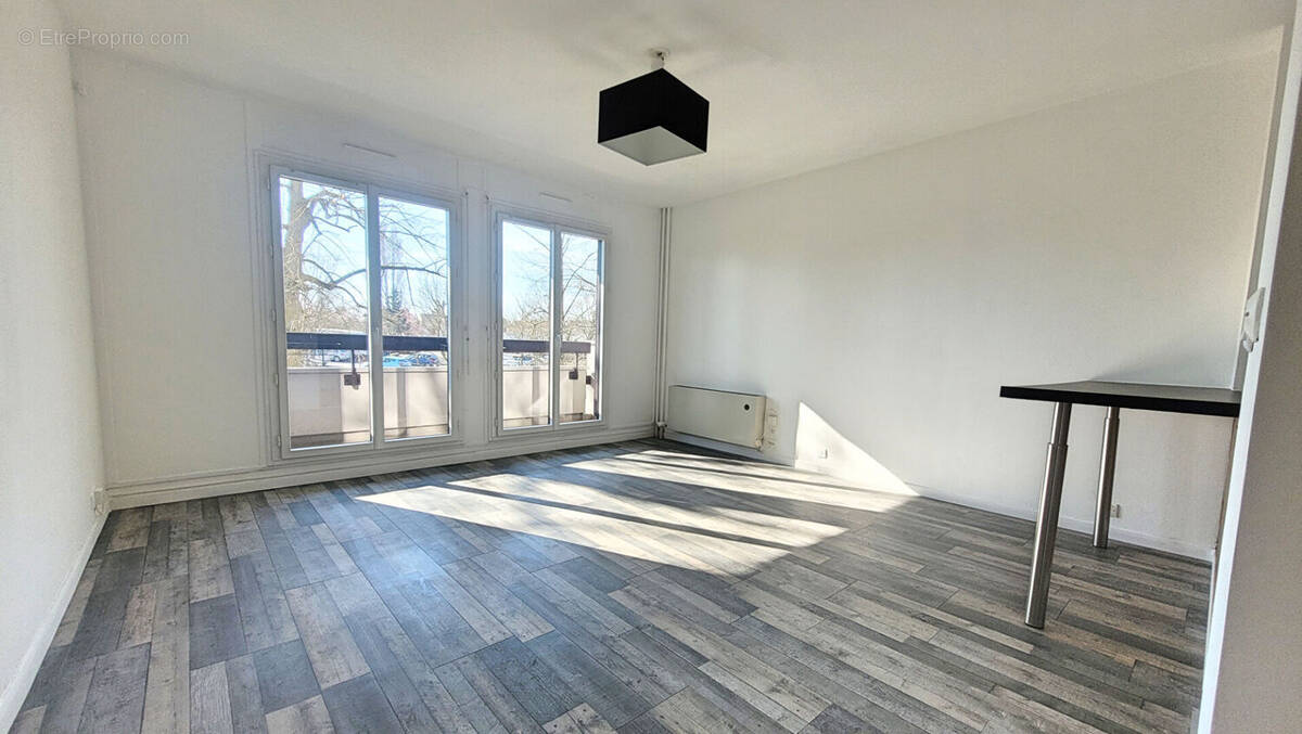 Appartement à LE COUDRAY-MONTCEAUX