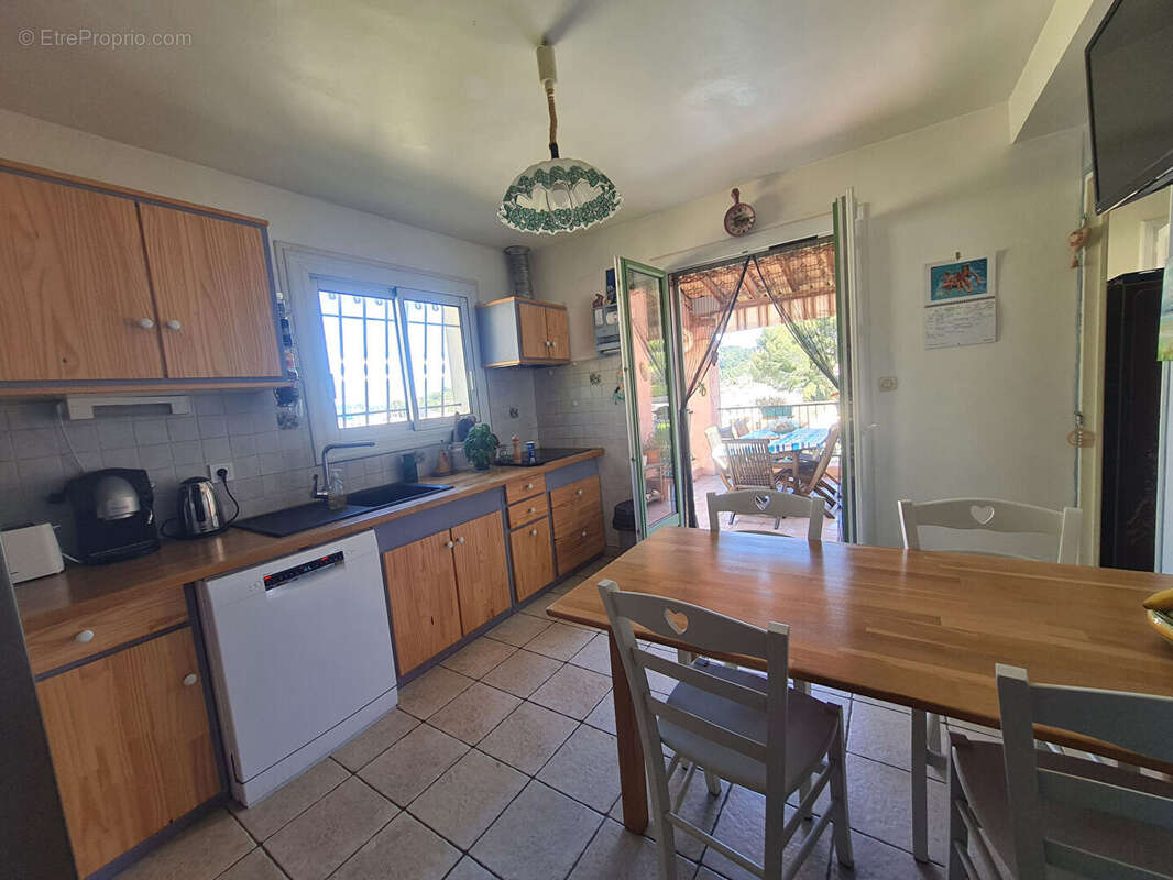 * Vue Mer  imprenable* Maison 5 Pièces avec 3 Chambres * Terrasse et Piscine * Garage * (83430) SAINT MANDRIER SUR MER - photo 9