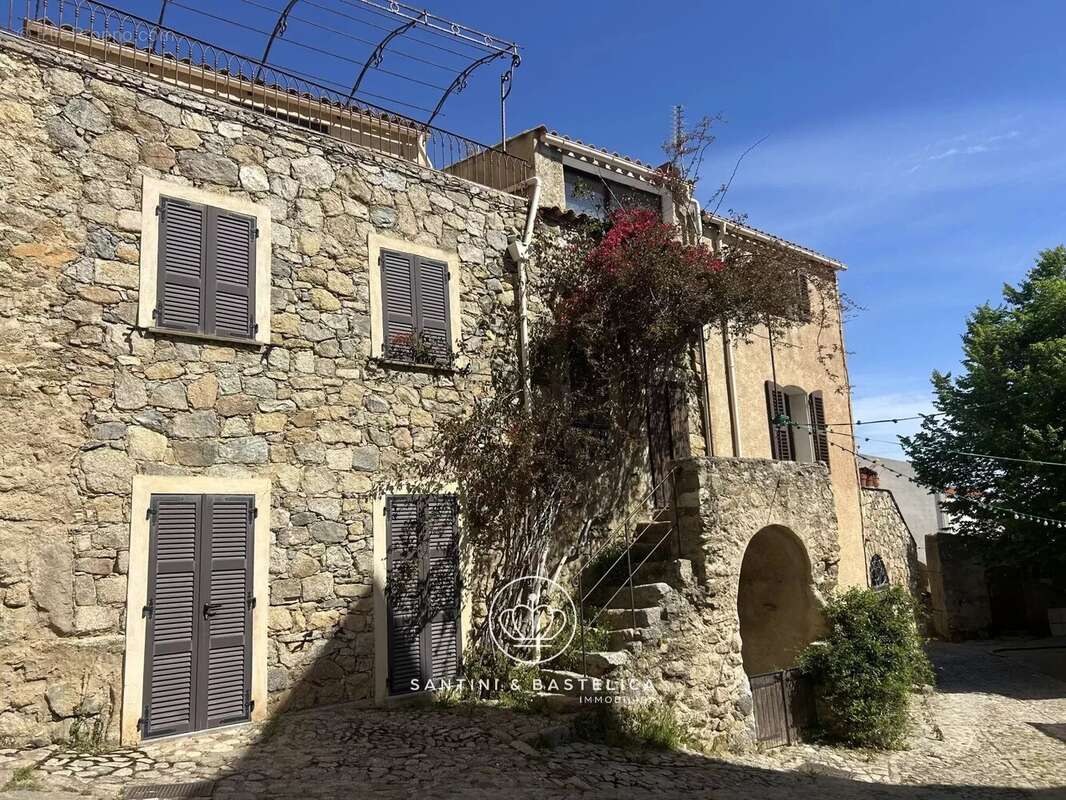Maison de village à rénover – Santa-Reparata-di-Balagna - photo 2